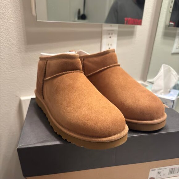 UGG Classic Ultra Platform Mini Boot - Picture 1 of 7
